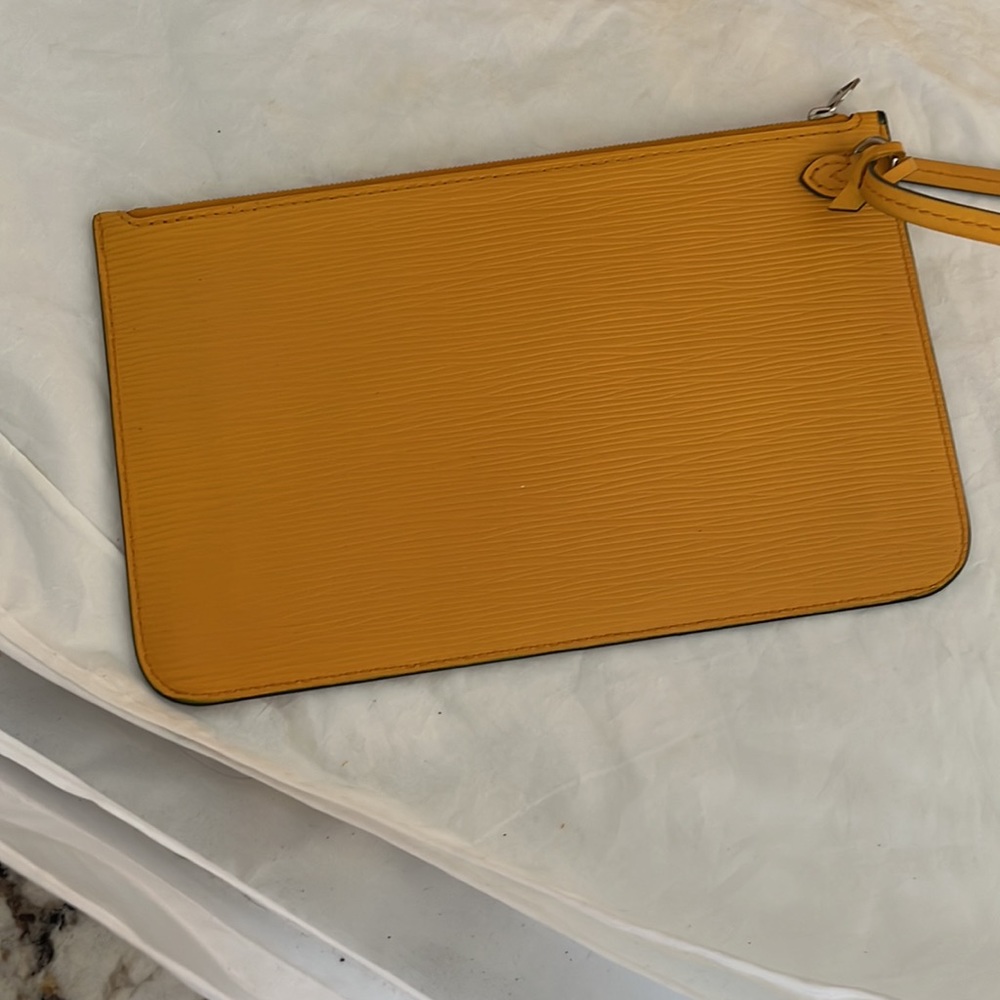 Louis Vuitton Epi Leather Neverfull MM - Picture 12 of 16